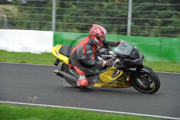 Mallory park Leicestershire;Mallory park photographs;Motorcycle action photographs;event digital images;eventdigitalimages;mallory park;no limits trackday;peter wileman photography;trackday;trackday digital images;trackday photos