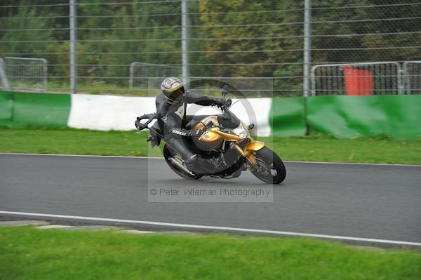 Mallory park Leicestershire;Mallory park photographs;Motorcycle action photographs;event digital images;eventdigitalimages;mallory park;no limits trackday;peter wileman photography;trackday;trackday digital images;trackday photos