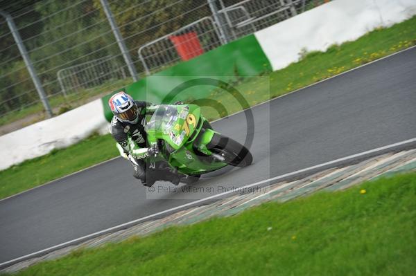 Mallory park Leicestershire;Mallory park photographs;Motorcycle action photographs;event digital images;eventdigitalimages;mallory park;no limits trackday;peter wileman photography;trackday;trackday digital images;trackday photos