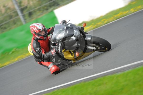 Mallory park Leicestershire;Mallory park photographs;Motorcycle action photographs;event digital images;eventdigitalimages;mallory park;no limits trackday;peter wileman photography;trackday;trackday digital images;trackday photos