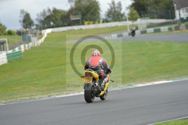 Mallory park Leicestershire;Mallory park photographs;Motorcycle action photographs;event digital images;eventdigitalimages;mallory park;no limits trackday;peter wileman photography;trackday;trackday digital images;trackday photos