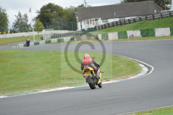 Mallory park Leicestershire;Mallory park photographs;Motorcycle action photographs;event digital images;eventdigitalimages;mallory park;no limits trackday;peter wileman photography;trackday;trackday digital images;trackday photos