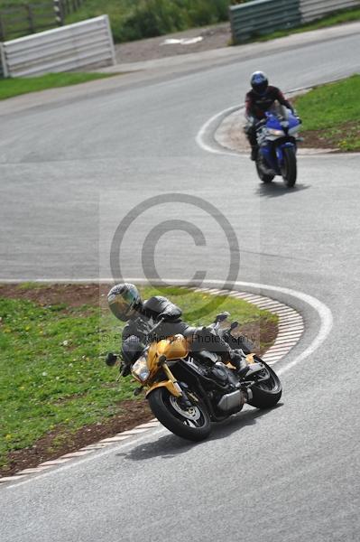 Mallory park Leicestershire;Mallory park photographs;Motorcycle action photographs;event digital images;eventdigitalimages;mallory park;no limits trackday;peter wileman photography;trackday;trackday digital images;trackday photos