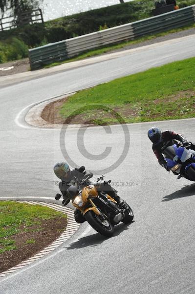 Mallory park Leicestershire;Mallory park photographs;Motorcycle action photographs;event digital images;eventdigitalimages;mallory park;no limits trackday;peter wileman photography;trackday;trackday digital images;trackday photos