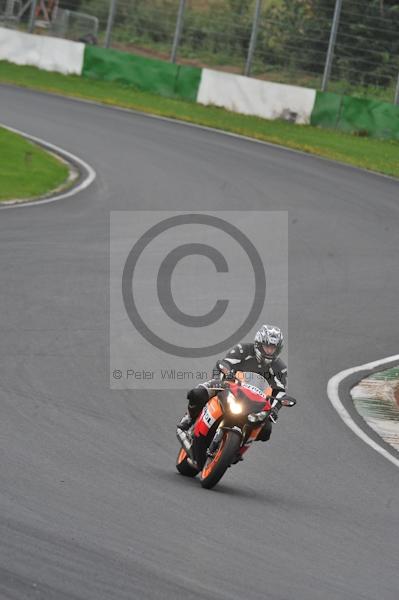 Mallory park Leicestershire;Mallory park photographs;Motorcycle action photographs;event digital images;eventdigitalimages;mallory park;no limits trackday;peter wileman photography;trackday;trackday digital images;trackday photos