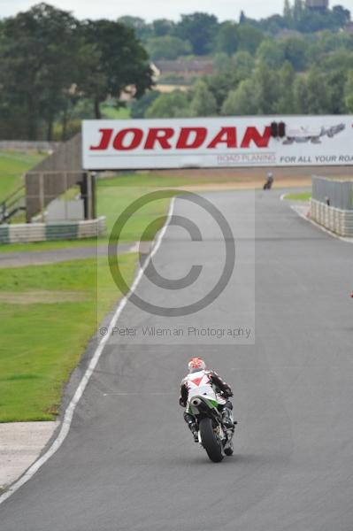 Mallory park Leicestershire;Mallory park photographs;Motorcycle action photographs;event digital images;eventdigitalimages;mallory park;no limits trackday;peter wileman photography;trackday;trackday digital images;trackday photos