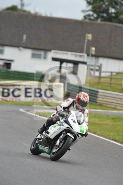 Mallory park Leicestershire;Mallory park photographs;Motorcycle action photographs;event digital images;eventdigitalimages;mallory park;no limits trackday;peter wileman photography;trackday;trackday digital images;trackday photos