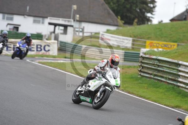 Mallory park Leicestershire;Mallory park photographs;Motorcycle action photographs;event digital images;eventdigitalimages;mallory park;no limits trackday;peter wileman photography;trackday;trackday digital images;trackday photos