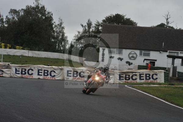 Mallory park Leicestershire;Mallory park photographs;Motorcycle action photographs;event digital images;eventdigitalimages;mallory park;no limits trackday;peter wileman photography;trackday;trackday digital images;trackday photos