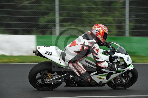 Mallory park Leicestershire;Mallory park photographs;Motorcycle action photographs;event digital images;eventdigitalimages;mallory park;no limits trackday;peter wileman photography;trackday;trackday digital images;trackday photos