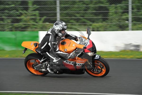 Mallory park Leicestershire;Mallory park photographs;Motorcycle action photographs;event digital images;eventdigitalimages;mallory park;no limits trackday;peter wileman photography;trackday;trackday digital images;trackday photos