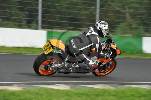 Mallory park Leicestershire;Mallory park photographs;Motorcycle action photographs;event digital images;eventdigitalimages;mallory park;no limits trackday;peter wileman photography;trackday;trackday digital images;trackday photos