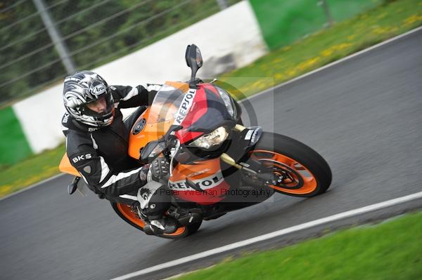 Mallory park Leicestershire;Mallory park photographs;Motorcycle action photographs;event digital images;eventdigitalimages;mallory park;no limits trackday;peter wileman photography;trackday;trackday digital images;trackday photos