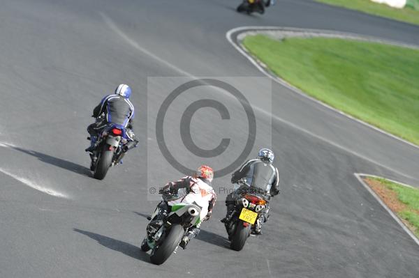 Mallory park Leicestershire;Mallory park photographs;Motorcycle action photographs;event digital images;eventdigitalimages;mallory park;no limits trackday;peter wileman photography;trackday;trackday digital images;trackday photos