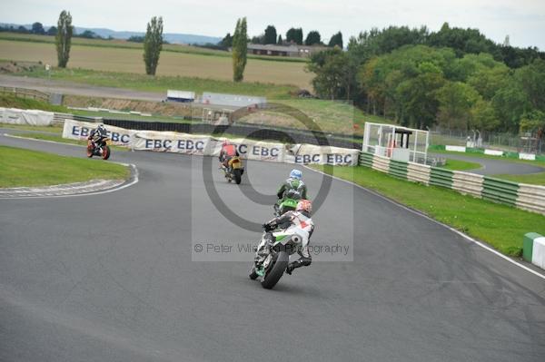 Mallory park Leicestershire;Mallory park photographs;Motorcycle action photographs;event digital images;eventdigitalimages;mallory park;no limits trackday;peter wileman photography;trackday;trackday digital images;trackday photos