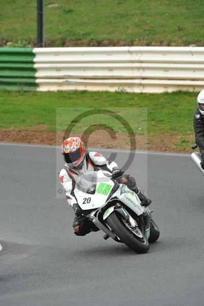 Mallory park Leicestershire;Mallory park photographs;Motorcycle action photographs;event digital images;eventdigitalimages;mallory park;no limits trackday;peter wileman photography;trackday;trackday digital images;trackday photos