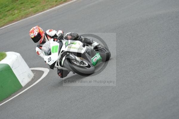 Mallory park Leicestershire;Mallory park photographs;Motorcycle action photographs;event digital images;eventdigitalimages;mallory park;no limits trackday;peter wileman photography;trackday;trackday digital images;trackday photos