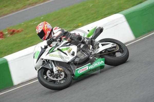 Mallory park Leicestershire;Mallory park photographs;Motorcycle action photographs;event digital images;eventdigitalimages;mallory park;no limits trackday;peter wileman photography;trackday;trackday digital images;trackday photos