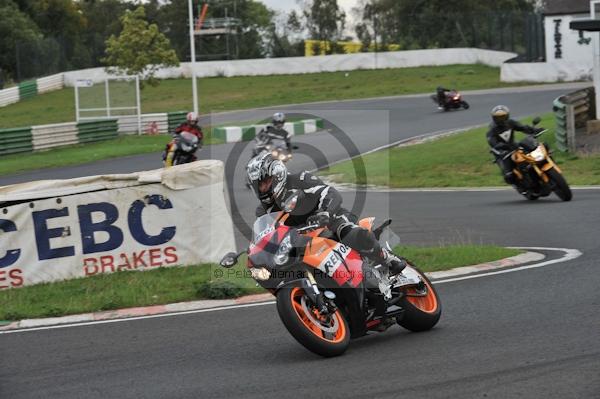 Mallory park Leicestershire;Mallory park photographs;Motorcycle action photographs;event digital images;eventdigitalimages;mallory park;no limits trackday;peter wileman photography;trackday;trackday digital images;trackday photos