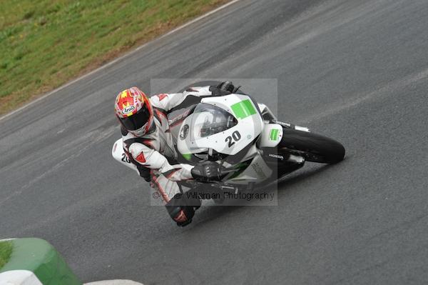 Mallory park Leicestershire;Mallory park photographs;Motorcycle action photographs;event digital images;eventdigitalimages;mallory park;no limits trackday;peter wileman photography;trackday;trackday digital images;trackday photos