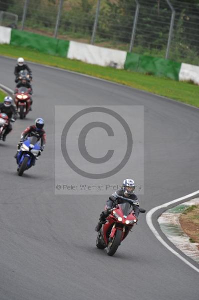 Mallory park Leicestershire;Mallory park photographs;Motorcycle action photographs;event digital images;eventdigitalimages;mallory park;no limits trackday;peter wileman photography;trackday;trackday digital images;trackday photos