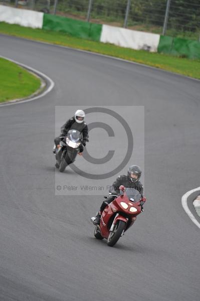 Mallory park Leicestershire;Mallory park photographs;Motorcycle action photographs;event digital images;eventdigitalimages;mallory park;no limits trackday;peter wileman photography;trackday;trackday digital images;trackday photos