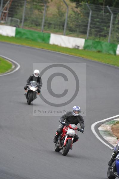 Mallory park Leicestershire;Mallory park photographs;Motorcycle action photographs;event digital images;eventdigitalimages;mallory park;no limits trackday;peter wileman photography;trackday;trackday digital images;trackday photos