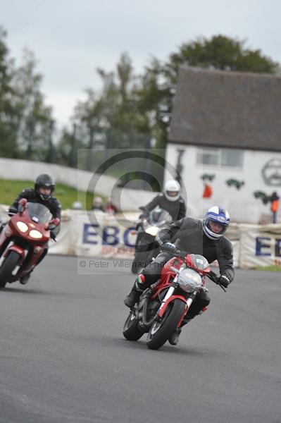 Mallory park Leicestershire;Mallory park photographs;Motorcycle action photographs;event digital images;eventdigitalimages;mallory park;no limits trackday;peter wileman photography;trackday;trackday digital images;trackday photos