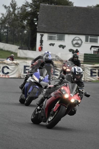 Mallory park Leicestershire;Mallory park photographs;Motorcycle action photographs;event digital images;eventdigitalimages;mallory park;no limits trackday;peter wileman photography;trackday;trackday digital images;trackday photos