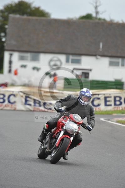 Mallory park Leicestershire;Mallory park photographs;Motorcycle action photographs;event digital images;eventdigitalimages;mallory park;no limits trackday;peter wileman photography;trackday;trackday digital images;trackday photos