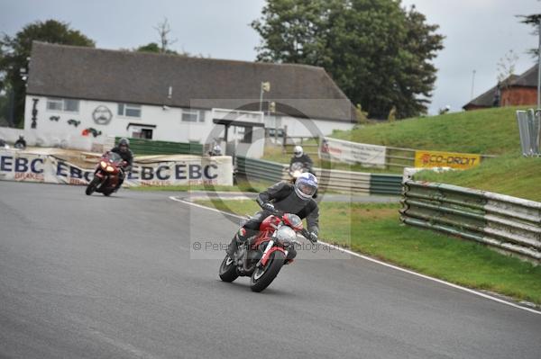 Mallory park Leicestershire;Mallory park photographs;Motorcycle action photographs;event digital images;eventdigitalimages;mallory park;no limits trackday;peter wileman photography;trackday;trackday digital images;trackday photos