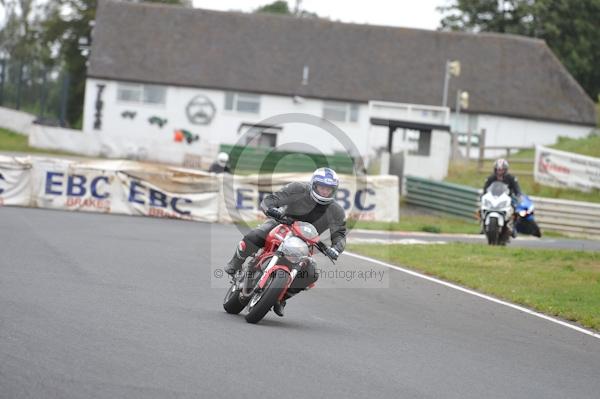 Mallory park Leicestershire;Mallory park photographs;Motorcycle action photographs;event digital images;eventdigitalimages;mallory park;no limits trackday;peter wileman photography;trackday;trackday digital images;trackday photos