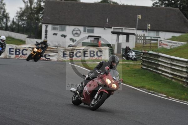 Mallory park Leicestershire;Mallory park photographs;Motorcycle action photographs;event digital images;eventdigitalimages;mallory park;no limits trackday;peter wileman photography;trackday;trackday digital images;trackday photos