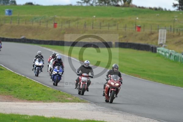 Mallory park Leicestershire;Mallory park photographs;Motorcycle action photographs;event digital images;eventdigitalimages;mallory park;no limits trackday;peter wileman photography;trackday;trackday digital images;trackday photos