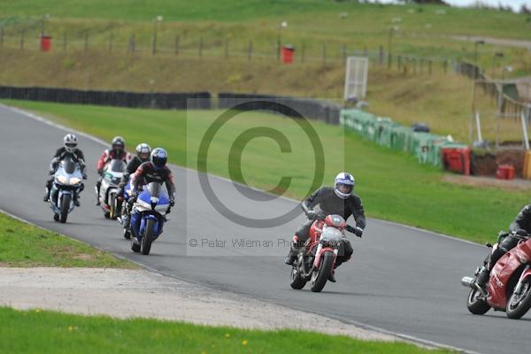 Mallory park Leicestershire;Mallory park photographs;Motorcycle action photographs;event digital images;eventdigitalimages;mallory park;no limits trackday;peter wileman photography;trackday;trackday digital images;trackday photos