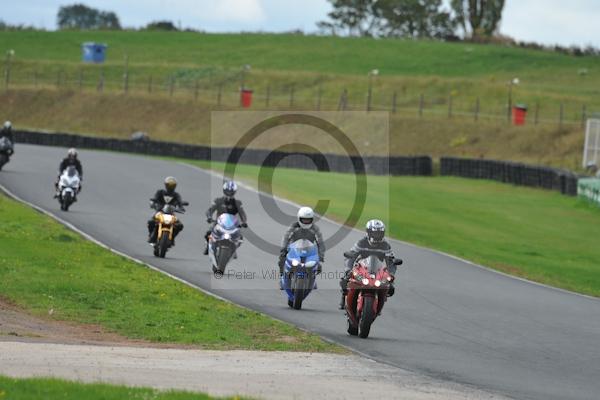 Mallory park Leicestershire;Mallory park photographs;Motorcycle action photographs;event digital images;eventdigitalimages;mallory park;no limits trackday;peter wileman photography;trackday;trackday digital images;trackday photos