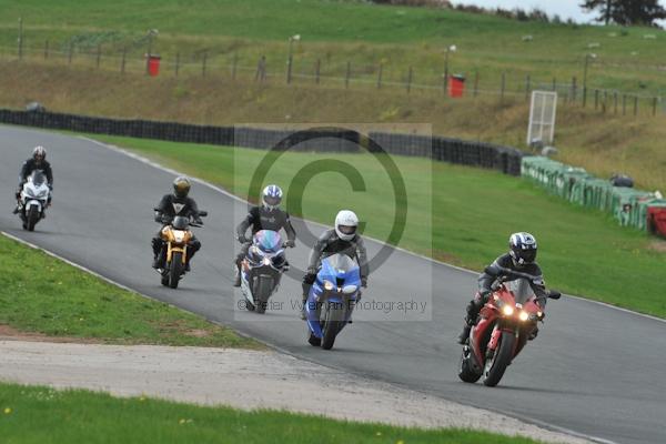 Mallory park Leicestershire;Mallory park photographs;Motorcycle action photographs;event digital images;eventdigitalimages;mallory park;no limits trackday;peter wileman photography;trackday;trackday digital images;trackday photos