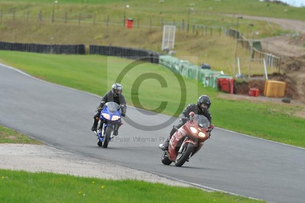 Mallory park Leicestershire;Mallory park photographs;Motorcycle action photographs;event digital images;eventdigitalimages;mallory park;no limits trackday;peter wileman photography;trackday;trackday digital images;trackday photos