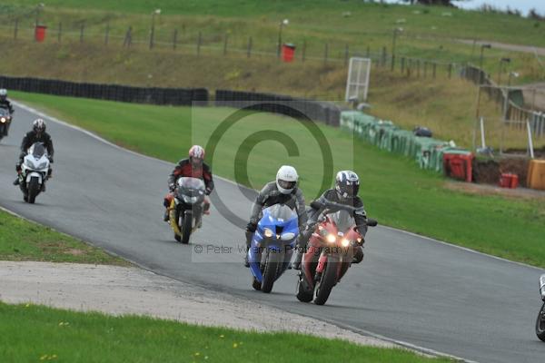 Mallory park Leicestershire;Mallory park photographs;Motorcycle action photographs;event digital images;eventdigitalimages;mallory park;no limits trackday;peter wileman photography;trackday;trackday digital images;trackday photos