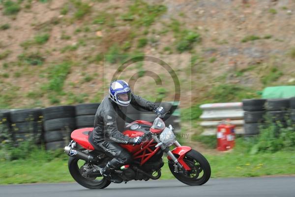 Mallory park Leicestershire;Mallory park photographs;Motorcycle action photographs;event digital images;eventdigitalimages;mallory park;no limits trackday;peter wileman photography;trackday;trackday digital images;trackday photos