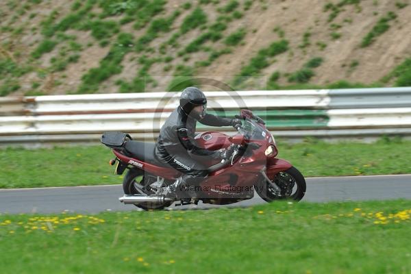 Mallory park Leicestershire;Mallory park photographs;Motorcycle action photographs;event digital images;eventdigitalimages;mallory park;no limits trackday;peter wileman photography;trackday;trackday digital images;trackday photos