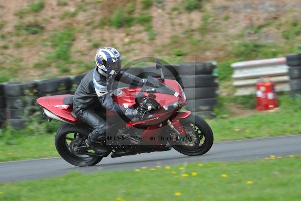 Mallory park Leicestershire;Mallory park photographs;Motorcycle action photographs;event digital images;eventdigitalimages;mallory park;no limits trackday;peter wileman photography;trackday;trackday digital images;trackday photos