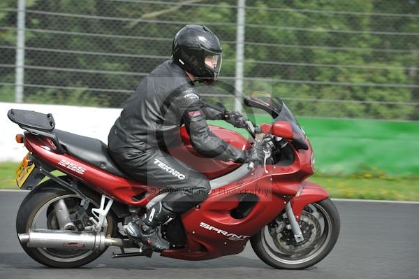 Mallory park Leicestershire;Mallory park photographs;Motorcycle action photographs;event digital images;eventdigitalimages;mallory park;no limits trackday;peter wileman photography;trackday;trackday digital images;trackday photos