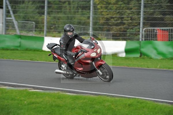 Mallory park Leicestershire;Mallory park photographs;Motorcycle action photographs;event digital images;eventdigitalimages;mallory park;no limits trackday;peter wileman photography;trackday;trackday digital images;trackday photos