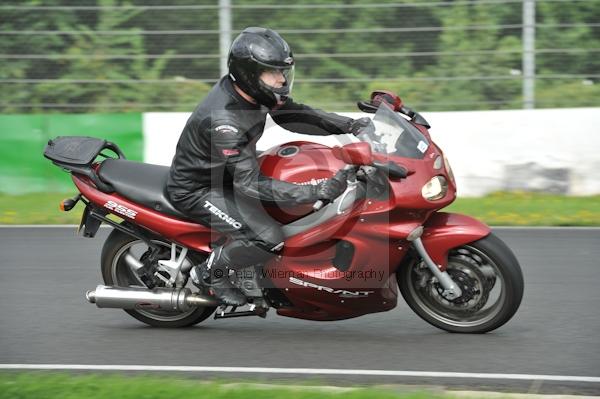 Mallory park Leicestershire;Mallory park photographs;Motorcycle action photographs;event digital images;eventdigitalimages;mallory park;no limits trackday;peter wileman photography;trackday;trackday digital images;trackday photos