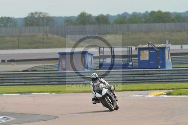 Motorcycle action photographs;Rockingham;Rockingham photographs;Trackday digital images;event digital images;eventdigitalimages;no limits trackday;peter wileman photography;rockingham corby northamptonshire;trackday;trackday photos