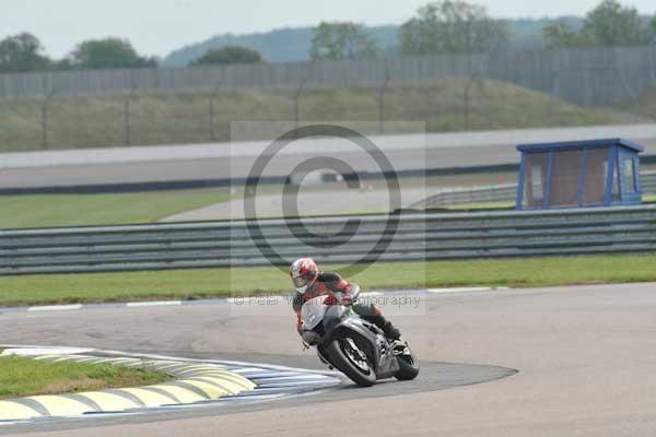 Motorcycle action photographs;Rockingham;Rockingham photographs;Trackday digital images;event digital images;eventdigitalimages;no limits trackday;peter wileman photography;rockingham corby northamptonshire;trackday;trackday photos