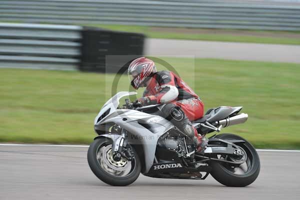 Motorcycle action photographs;Rockingham;Rockingham photographs;Trackday digital images;event digital images;eventdigitalimages;no limits trackday;peter wileman photography;rockingham corby northamptonshire;trackday;trackday photos