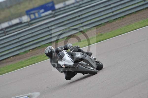 Motorcycle action photographs;Rockingham;Rockingham photographs;Trackday digital images;event digital images;eventdigitalimages;no limits trackday;peter wileman photography;rockingham corby northamptonshire;trackday;trackday photos