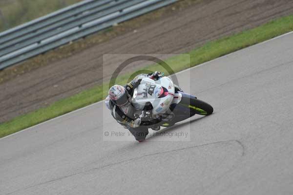 Motorcycle action photographs;Rockingham;Rockingham photographs;Trackday digital images;event digital images;eventdigitalimages;no limits trackday;peter wileman photography;rockingham corby northamptonshire;trackday;trackday photos